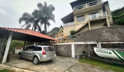 Casa de 3 quartos com suíte e piscina!