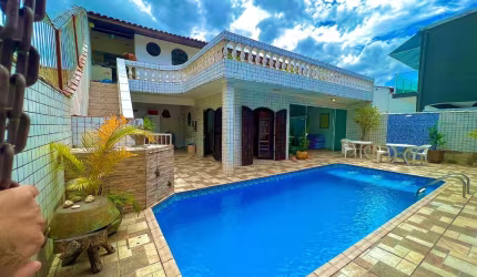 Casa com piscina no Bairro Flórida
