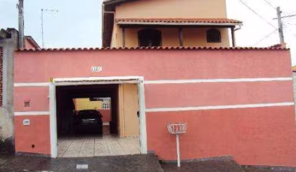 VENDA DE SOBRADO NA VILA JUNDIÁ, EM MOGI DAS CRUZES/SP, 273m² com 3 casas, sendo a principal com 3 dorm, suíte, hidro, cozinha planejada. CONSULTE-NOS