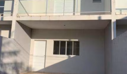 VENDA DE SOBRADO NA ESTÂNCIA PARAÍSO, EM ITAQUAQUECETUBA/SP, 80m² com 02 quartos, sacada, quintal aconchegante e garagem para 1 auto. CONSULTE-NOS.