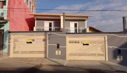 VENDA DE SOBRADO NO JARDIM DO TRIUNFO, EM GUARULHOS/SP, 136m² com 3 quartos, suíte com sacada, sala ampla, área gourmet e 2 vagas. CONSULTE-NOS.