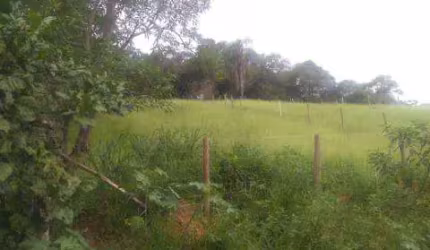 VENDA DE TERRENO NO ALTOS DE CAUCAIA, EM COTIA/SP, ÓTIMA OPORTUNIDADE de 2.100m², a 2 min do centro e próximo a pontos de ônibus e metrô. CONSULTE-NOS
