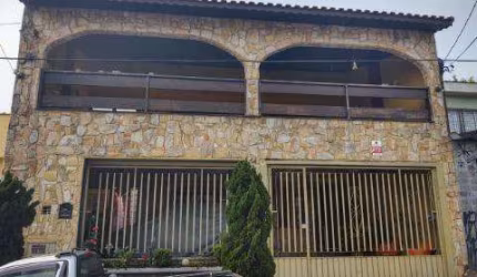 VENDA DE CASA NO JARDIM TRÊS MARIAS, EM SÃO PAULO/SP, 100m² com 3 quartos, sala de estar, cozinha ampla e garagem coberta para 2 autos. CONSULTE-NOS.