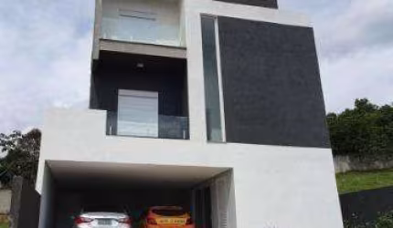 VENDA CASA CONDOMÍNIO ARUJÁ VILLE II EXCELENTE IMÓVEL COM A/T 432m² A/C 330m² distribuídos em 3 suítes sendo 1 suíte máster com closet, banheira de hi
