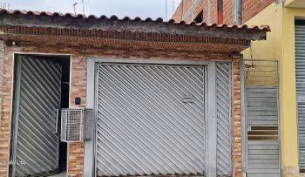 VENDA DE CASA TÉRREA NA CIDADE MIGUEL BADRA, EM SUZANO/SP, 130m² com 2 quartos, sala de estar, quintal e garagem fecahda para 1 auto. CONSULTE-NOS.