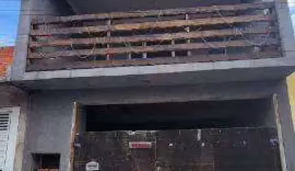 VENDA DE SOBRADO NO PARQUE RODRIGO BARRETO, EM ARUJÁ/SP, 250m² com 3 quartos, suíte, varanda, quintal e garagem fechada para 2 autos. CONSULTE-NOS.