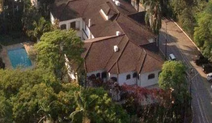 VENDA CASA AMPLA E MUITO BEM LOCALIZADO Alphaville/Barueri A/T 2404 m², A/C 1784m², Residência com a melhor localização do Residencial. CONSULTE-NOS.