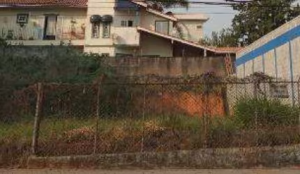 VENDA DE TERRENO NA VILA SÃO JOÃO, EM POÁ/SP, EXCELENTE OPORTUNIDADE de 540m² em 4 lotes de 5X27, pouco aclive e murado com portão. CONSULTE-NOS.
