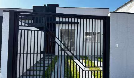 VENDA DE CASA NOVA TÉRREA NO CAMBUCI, EM MOGI DAS CRUZES/SP, 80m² com 3 quartos, suíte, sala de estar ampla e garagem para 02 autos. CONSULTE-NOS.