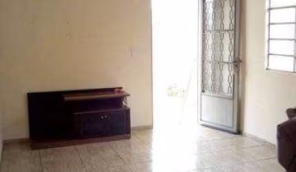 VENDA DE CASA TÉRREA NA VILA SÃO FRANCISCO, EM BAURU/SP, com terreno de 246² e casa de 2 quartos, sala de estar e cozinha com 80m². CONSULTE-NOS.