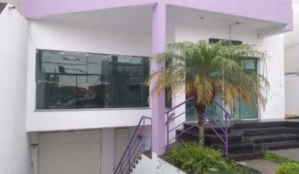 VENDA DE SALÃO COMERCIAL NO ALTO DO IPIRANGA, EM MOGI DAS CRUZES, aréa de 376m², garagem coberta e quintal com churrasqueira. CONSULTE-NOS.