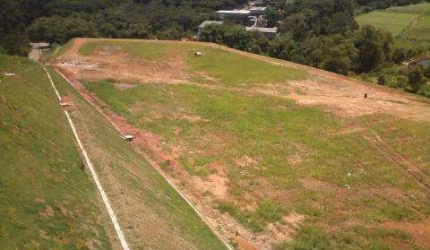 VENDA E LOCAÇÃO DE ÁREA COMERCIAL EM ARUJÁ/SP, EXCELENTE OPORTUNIDADE COM LOCALIZAÇÃO ESTRATÉGICA DE 20.000m² e 250m de frente! CONSULTE-NOS.