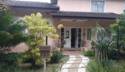 VENDA DE SOBRADO NO CONDOMÍNIO ARUJAZINHO I, II E III, EM ARUJÁ/SP, 440m² c/ 4 suítes, salão de festas, varanda, churrasqueira e 4 vagas. CONSULTE-NOS
