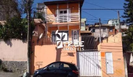 VENDA DE SOBRADO NO ARUJAMÉRICA, EM ARUJÁ/SP, 320m² com 3 quartos, suíte, lavanderia, salão e 05 vagas, sendo 02 cobertas. CONSULTE-NOS.