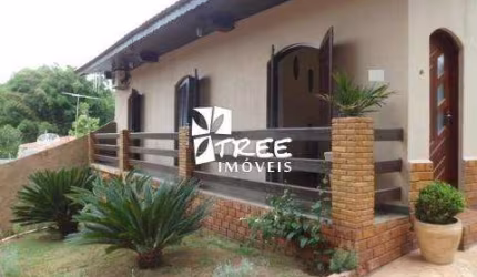 VENDA DE CHÁCARA NO JARDIM SANTO ANTÔNIO, EM ARUJÁ/SP, 890m² com casa térrea, área de piscina, churrasqueira e venda do terreno vizinho! CONSULTE-NOS.