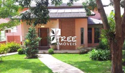VENDA DE CASA NO CONDOMÍNIO ARUJAZINHO I II E III, COM A/T 1200m² e A/U 360m² distribuídos em, 4 sites, 3 salas, lavabo. CONSULTE-NOS.
