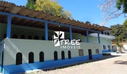 VENDA DE CHÁCARA NO JARDIM ARUJÁ, EM ARUJÁ/SP, 2.000m² com piscina e terreno de 6.000m², para fins residenciais ou comerciais. CONSULTE-NOS.