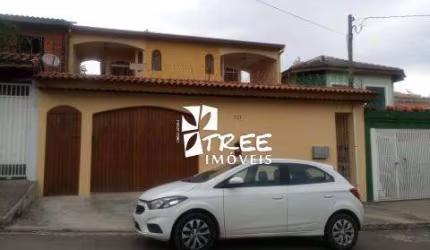 VENDA DE SOBRADO NO JORDANÓPOLIS, EM ARUJÁ/SP 318m², com 6 quartos, 2 suítes, 2 salas, cozinha c/planejados, despensa, edícula, 2 vagas. CONSULTE-NOS.