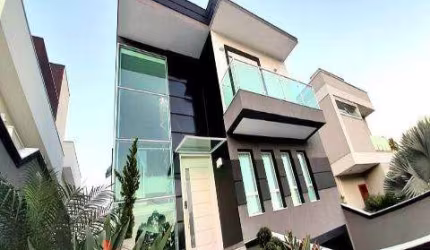VENDA DE CASA CONDOMÍNIO REAL PARK ARUJÁ COM A/T 300m² e A/C 385m² São 4 dormitórios, sendo 3 suítes. CONSULTE-NOS.