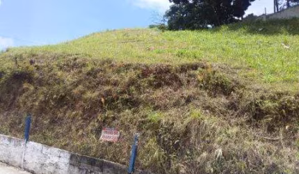 VENDA DE TERRENO COMERCIAL NO CENTRO DE ARUJÁ/SP, ÓTIMA OPORTUNIDADE COM ÁREA TOTAL DE 877m², perto de bancos, restaurantes e mercados! CONSULTE-NOS.