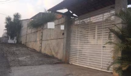VENDA DE CHÁCARA NO COPACO, EM ARUJÁ/SP, EXCELENTE IMÓVEL de 168m², 3 quartos, suíte, cozinha com ilha, quintal, varandinha e 07 vagas. CONSULTE-NOS.