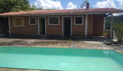 VENDA DE CASA NO CONDOMÍNIO ALPES DE MAIRIPORÃ, são 02 casas com 3 quartos, varanda, churrasqueira, piscina, 08 vagas e área de 1.290m². CONSULTE-NOS.