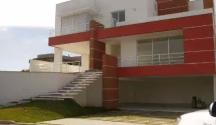 VENDA DE SOBRADO NO CONDOMÍNIO VERDES LAGOS, EM ARUJÁ/SP, com 453m², 05 suítes, piscina, churrasqueira, 03 salas e 04 vagas cobertas, CONSULTE-NOS.