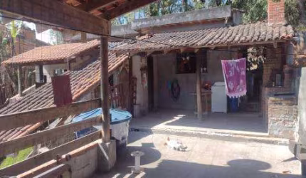 VENDA DE CASA NO TUPÃ ARUJÁ/SP, com 370m² sendo 2 casas, 03 dormitórios, sala, 02 cozinhas, 02 banheiros, área de lazer c/ churrasqueira. CONSULTE-NOS