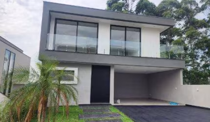 VENDA DE SOBRADO MODERNO NO CONDOMÍNIO ARUJÁ V, EM ARUJÁ/SP, com 300m², 04 suítes, sala 03 ambientes, piscina e garagem para 04 carros. CONSULTE-NOS.