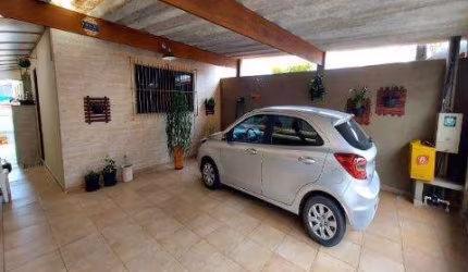 VENDA DE CASA NO JORDANÓPOLIS, EM ARUJÁ/SP, 129m² com 3 dorm, sala de estar, cozinha, garagem coberta e área de lazer com churrasqueira. CONSULTE-NOS.