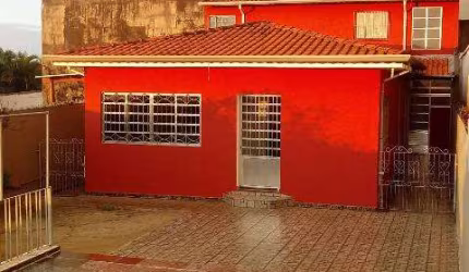 VENDA DE CASA NO CIDADE NOVA ARUJÁ, EM ARUJÁ/SP, 240m² com 3 quartos, 3 banheiros, 3 salas, cozinha, lavanderia e garagem para 2 autos. CONSULTE-NOS.