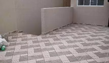 VENDA DE CASA NO CENTER VILLE, EM ARUJÁ/SP, 257m² com 3 dormitórios, suíte com varanda, sala de estar, cozinha, lavanderia e 01 vaga. CONSULTE-NOS.