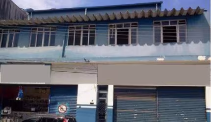 VENDA DE SOBRADO COMERCIAL NO CENTRO DE ARUJÁ/SP, 510m² em terreno 16x16, 03 andares com 04 salões e 02 apartamentos com quintais. CONSULTE-NOS.