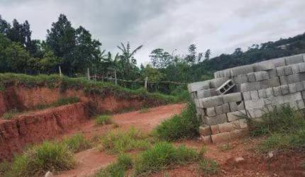 VENDA DE TERRENO NO ESTÂNCIA PACAEMBU, EM ARUJÁ/SP, OPORTUNIDADE de 150m². CONSULTE-NOS.