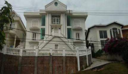 VENDA CASA NO CONDOMÍNIO ECO PARK LAGOS/MOGI DAS CRUZES, CASA NO ESTILO NEO-CLÁSSICO COM A/T 1.200m² e A/C 850m², mais 200m² de sótão. CONSULTE-NOS.