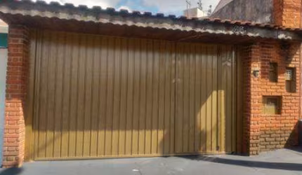 VENDA DE CASA TÉRREA NO JORDANÓPOLIS, EM ARUJÁ/SP, 330m² com 03 quartos, suíte, quintal com piscina e garagem coberta para 02 autos. CONSULTE-NOS.