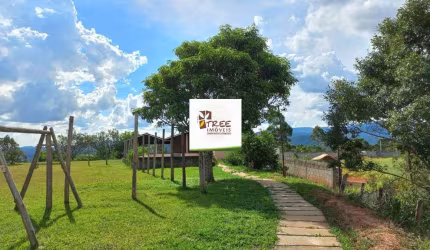 VENDA DE CHÁCARA NO CANJICAS, EM ARUJÁ/SP, 11.000m² com 3 quartos, sala com lareira, 4 piscinas, forno a lenha e campinho de futebol. CONSULTE-NOS.