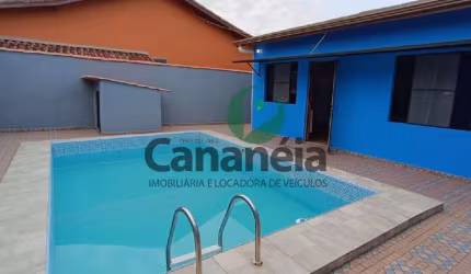 Casa de temporada em Cananéia - 5 a 17 pessoas + piscina + churrasqueira + 4 vagas a 1.8km do Centro
