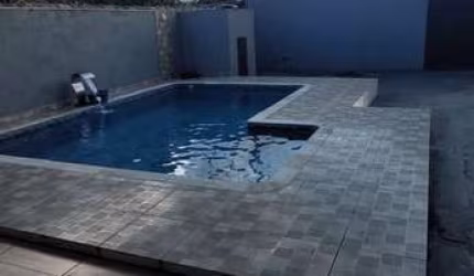 Casa com 2 dormitórios e piscina para venda no bairro Vila Cabana em Cananéia-SP