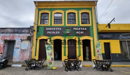 Palacete Histórico à venda, contendo residência e salão comercial no Centro de Cananéia/SP