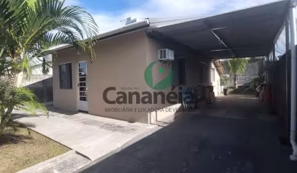 Casa para venda no CDHU com 2 dormitórios em Cananéia-SP
