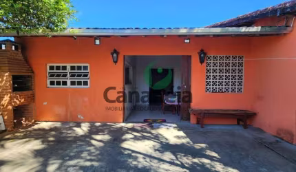 Casa Laranja disponível para temporada na Ilha de Cananéia / SP acomoda de 4 a 10 pessoas a 1,4 Km do Centro + churrasqueira + estacionamento