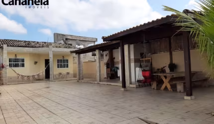 Casa com 2 suítes para venda - bairro Rocio - Cananéia/SP