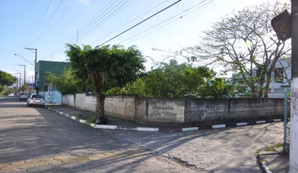 Terrenos com 297 m2 para venda no Centro de Cananéia/SP
