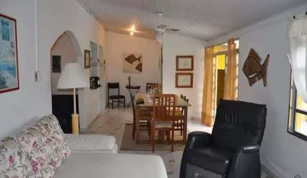 Casa no Centro Histórico de Cananéia disponível para venda (2 dormitórios)
