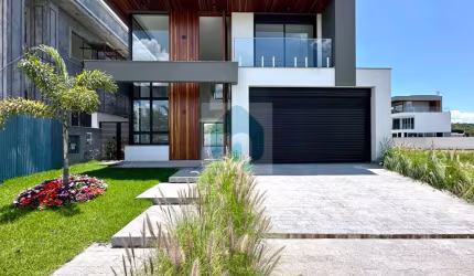 Casa à venda 3 suítes no Reserva da Pedra, Pedra Branca Palhoça SC, Venda, O imóvel possui, 3 dormitorios, sendo 3 suites, terreno com 300,00 m², área útil de 264,85 m², uma área privativa de 264,85 m