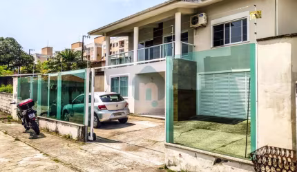 Casa Duplex mobiliada, 4 dormitórios (1 suíte) em Serraria, São José/SC - CA399-242