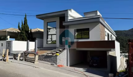 Casa Alto Padrão, 3 dormitórios ,2 suítes, Pedra Branca, Palhoça/SC - ca360-629