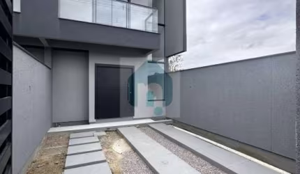 Sobrado à venda 3 quartos sendo 1 suíte e 1 Demi suíte | Sertão do Maruim | São José SC - SOB284-501