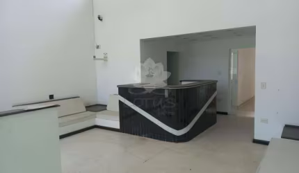 Casa comercial à venda no Centro, Atibaia  por R$ 1.350.000